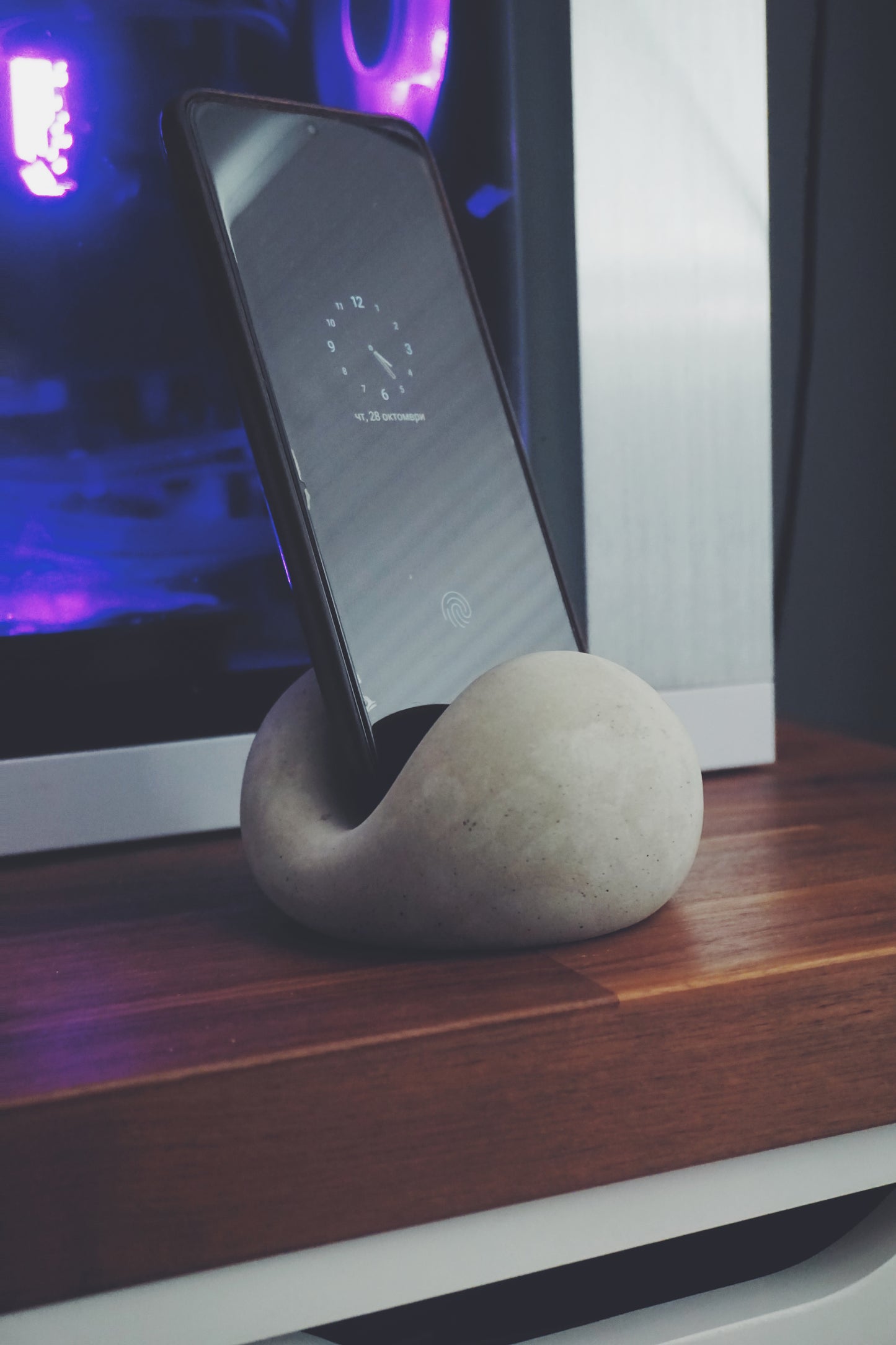 BUBBLE PHONE STAND