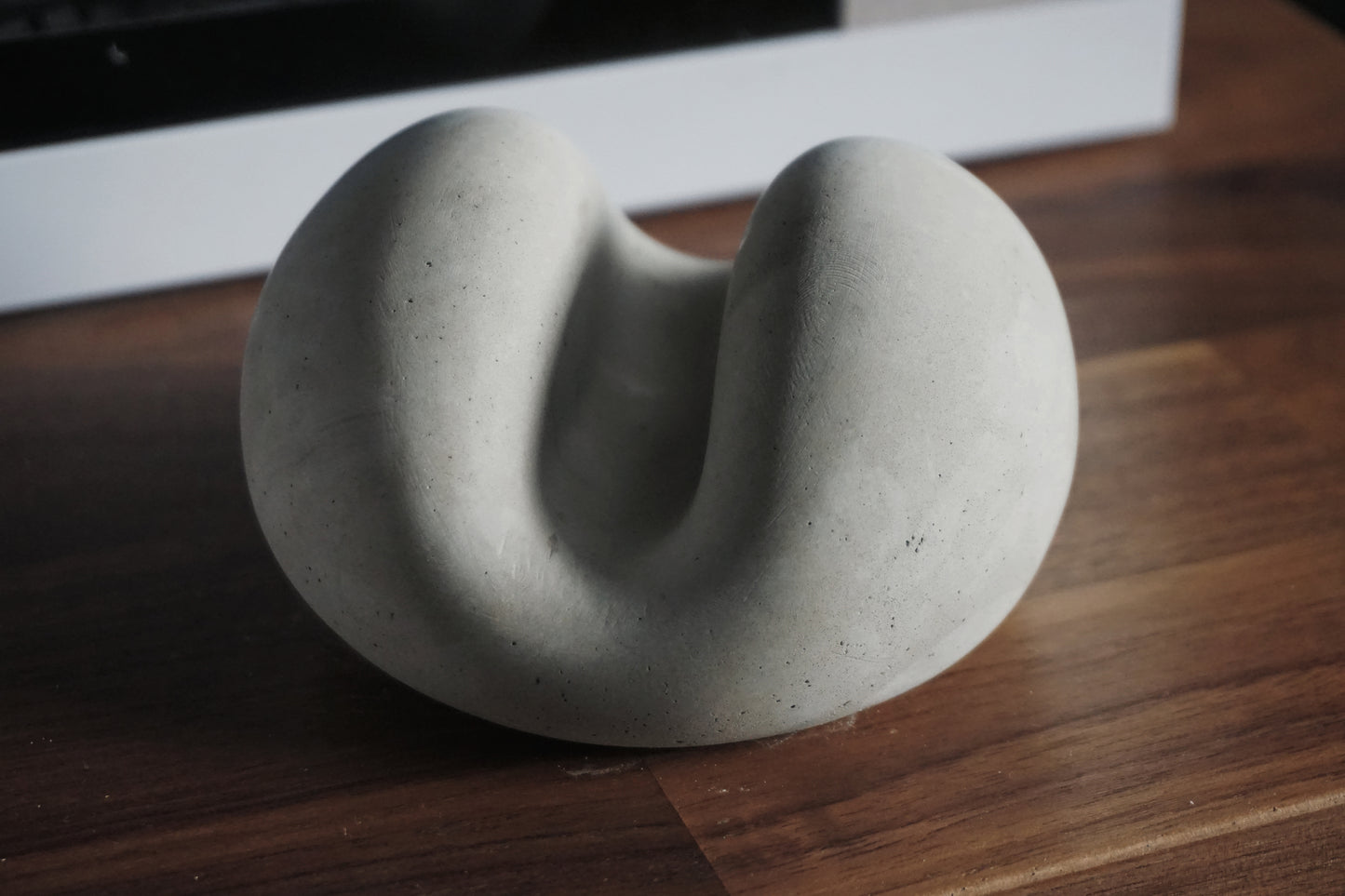 BUBBLE PHONE STAND