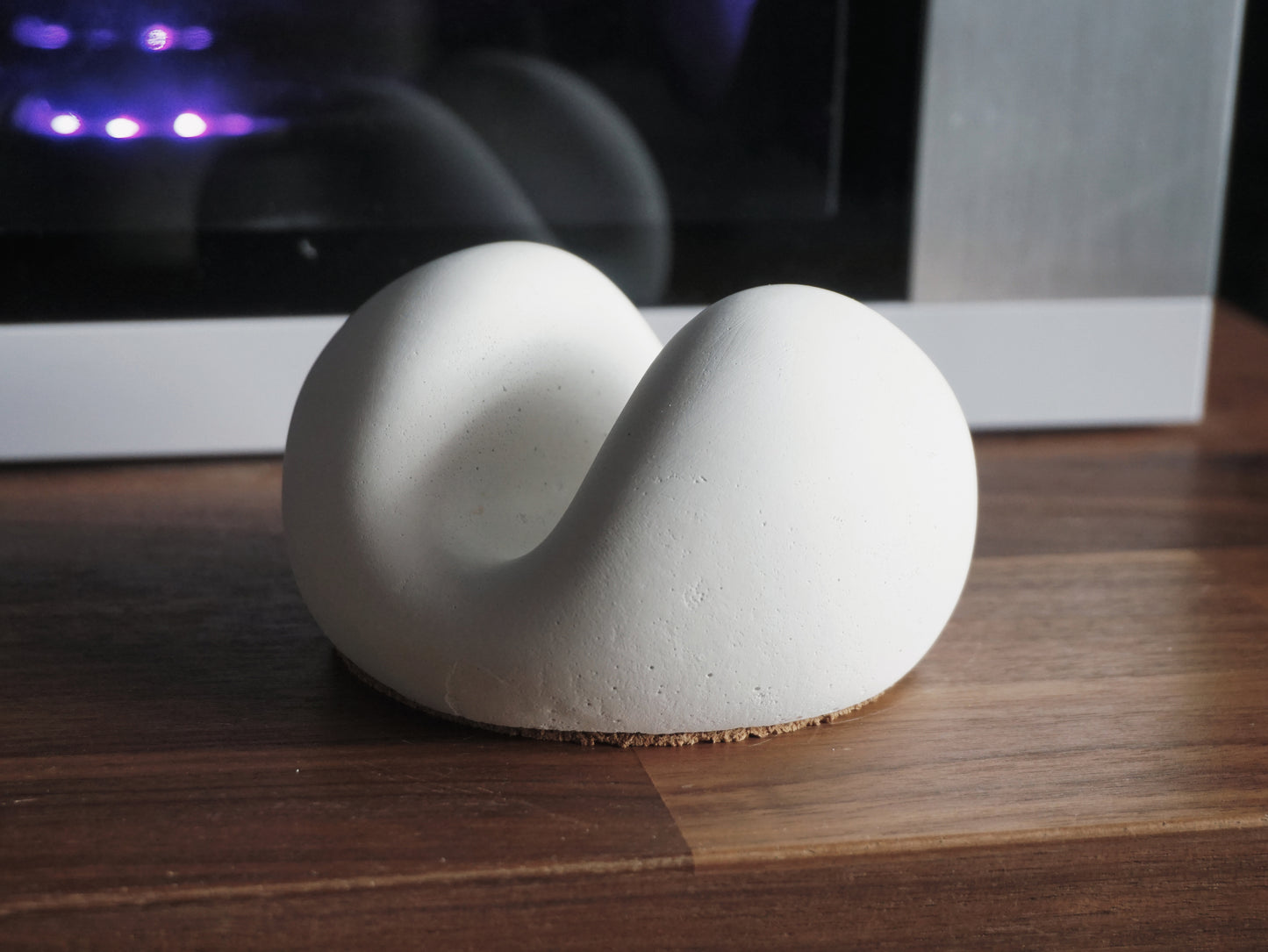 BUBBLE PHONE STAND