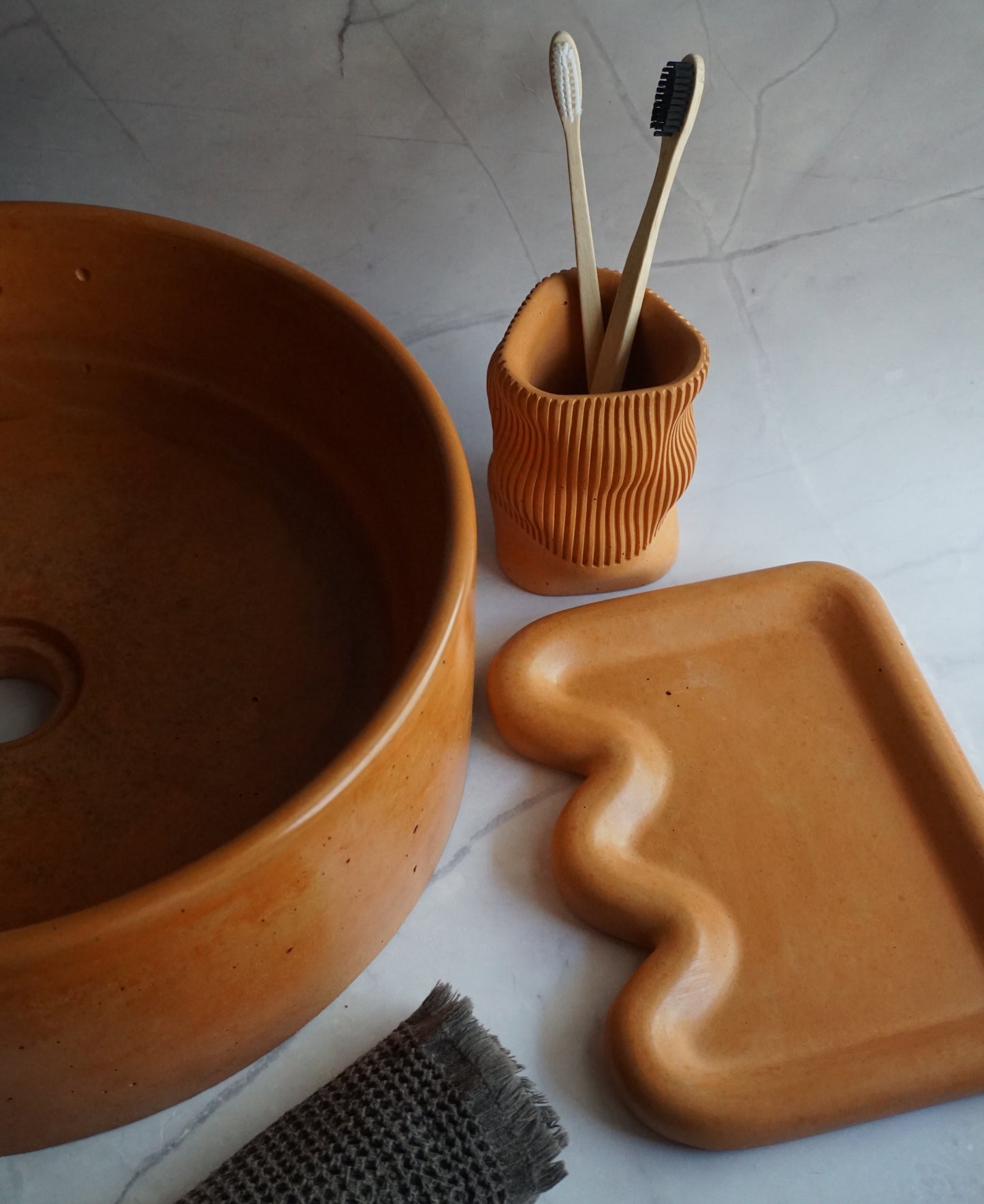 Concrete Sink Rustic Orange + Gifts Toothbrush Holder & Tray